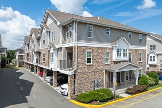 Autumn Hills in Woodbridge, NJ - Foto de edificio - Building Photo