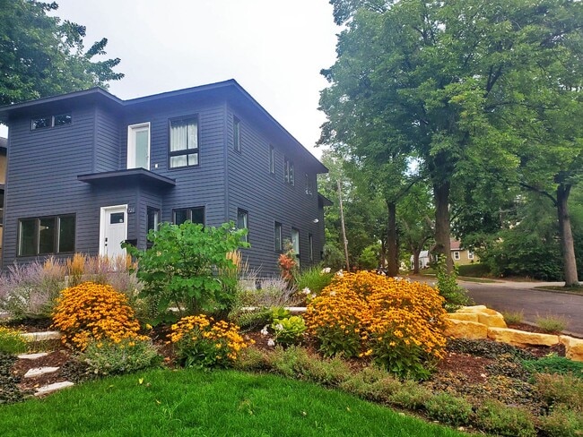 720 E Minnehaha Pkwy in Minneapolis, MN - Building Photo - Building Photo