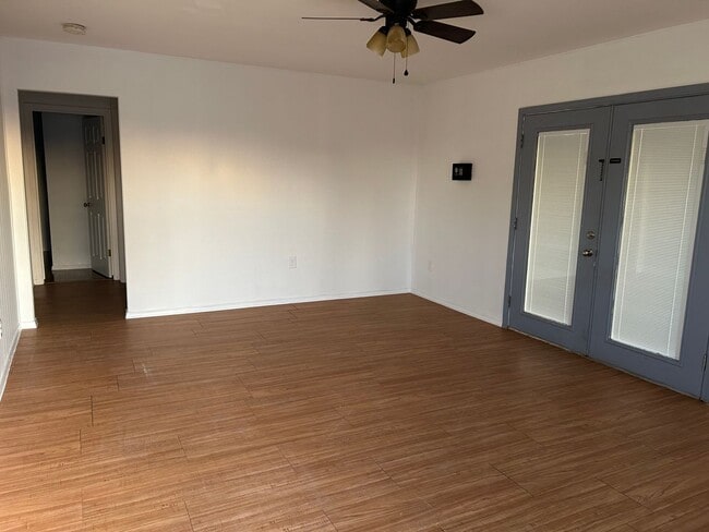 537 W Morton Ave in Porterville, CA - Foto de edificio - Building Photo