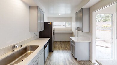 6125 Dorothy Dr in San Diego, CA - Building Photo - Building Photo