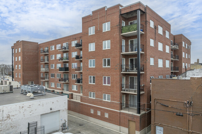 3303 Grove Ave in Berwyn, IL - Foto de edificio - Building Photo