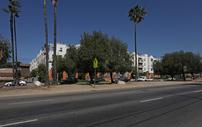 Apple Tree Apartments in North Hills, CA - Building Photo - Building Photo