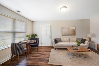 Clifton Place Apartments in Burlington, NC - Foto de edificio - Building Photo