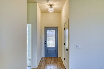 9333 Northwest 142nd Street in Yukon, OK - Foto de edificio - Building Photo