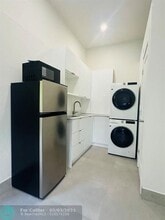 2733 SW 15th St in Miami, FL - Foto de edificio - Building Photo