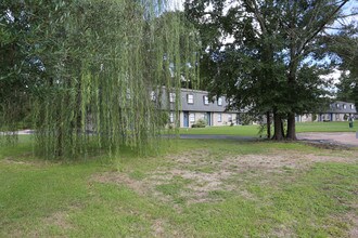 Falling Water Apartments in Lufkin, TX - Building Photo - Building Photo