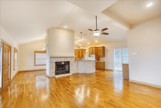 412 Moonlight Walk in San Antonio, TX - Building Photo - Building Photo