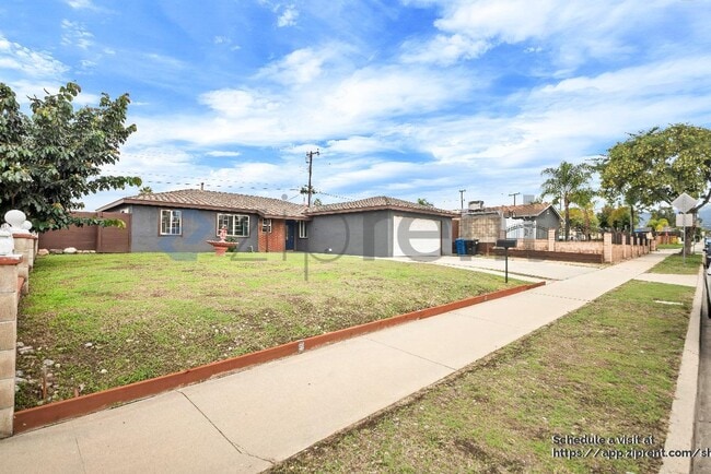 2335 Logan St in Pomona, CA - Building Photo - Building Photo