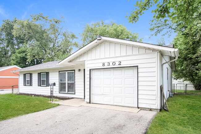 8302 42nd St in Indianapolis, IN - Foto de edificio - Building Photo