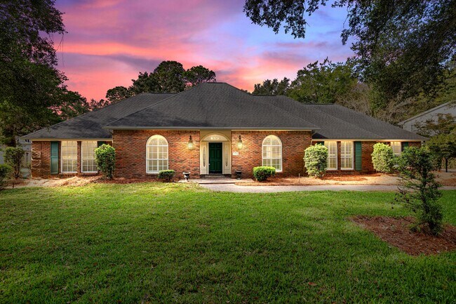 1300 Windward Cir in Niceville, FL - Building Photo - Building Photo