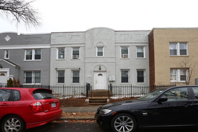 1246 Queen St NE in Washington, DC - Foto de edificio - Building Photo