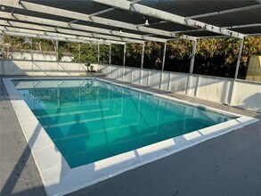 1121 NE 199th St in Miami, FL - Building Photo - Building Photo