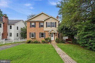 2918 Monroe Pl in Falls Church, VA - Building Photo