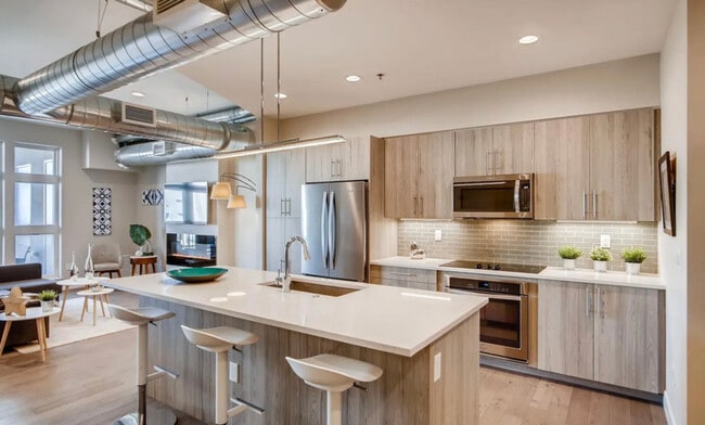 3198 Blake St in Denver, CO - Building Photo - Building Photo