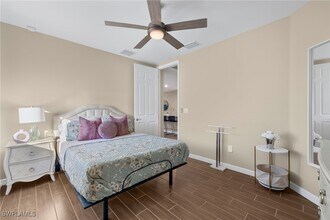 14644 Edgewater Cir in Naples, FL - Foto de edificio - Building Photo