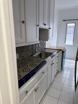 232 N Clark Dr in Beverly Hills, CA - Building Photo