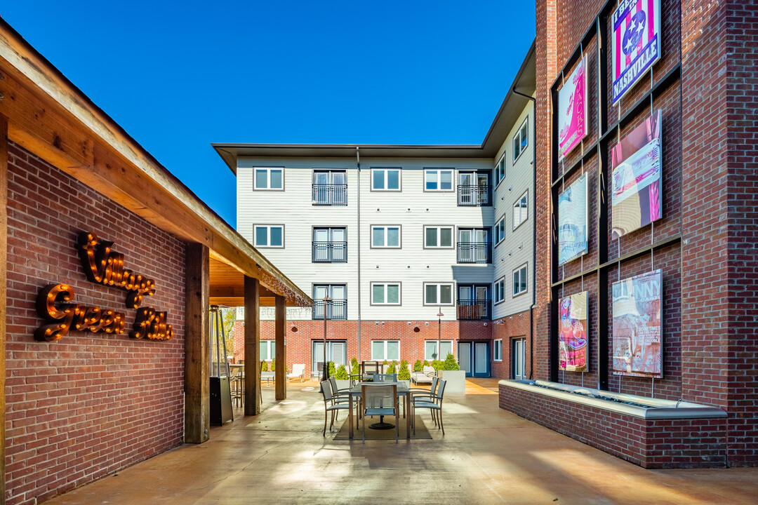 Village Green Hills in Nashville, TN - Foto de edificio