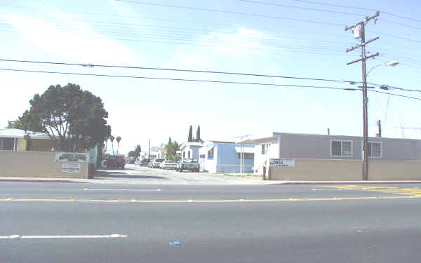 Orange Ave Mobilehome Park in Paramount, CA - Building Photo