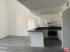 420 S Harvard Blvd in Los Angeles, CA - Foto de edificio - Building Photo