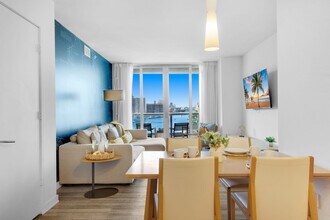 2602 E Hallandale Beach Blvd in Hallandale Beach, FL - Building Photo - Building Photo