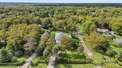 391 8th St SE in Naples, FL - Building Photo - Building Photo