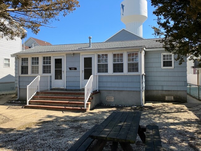 1922 Baltimore Ave, Unit right side