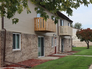 Olive Tree Apartments in Saginaw, MI - Building Photo - Building Photo