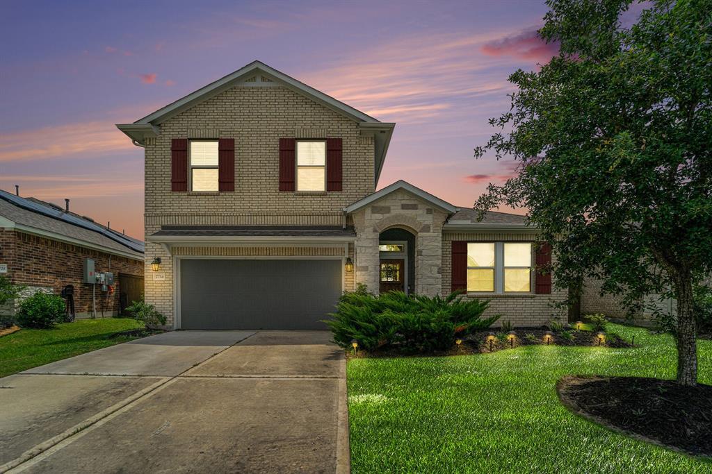 7714 Squall Ln in Mont Belvieu, TX - Building Photo