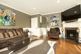 240 Columbus Ave in Harrison, NY - Building Photo - Building Photo