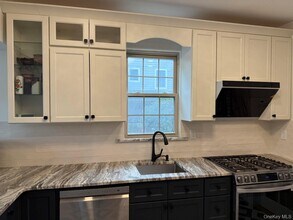27 Dosoris Way in Glen Cove, NY - Building Photo - Building Photo
