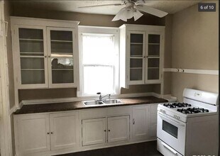 1418 W Barker Ave in Peoria, IL - Building Photo - Building Photo