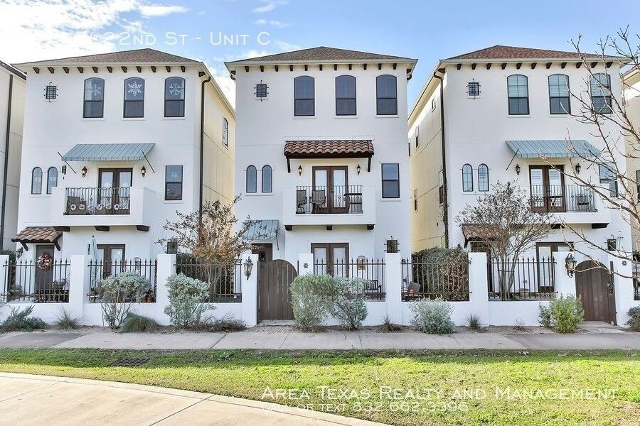 905 W 22nd St in Houston, TX - Building Photo