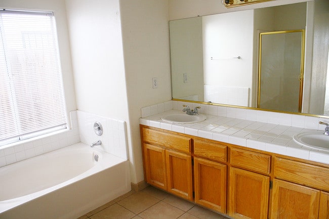 3574 N State Ave in Fresno, CA - Building Photo - Building Photo
