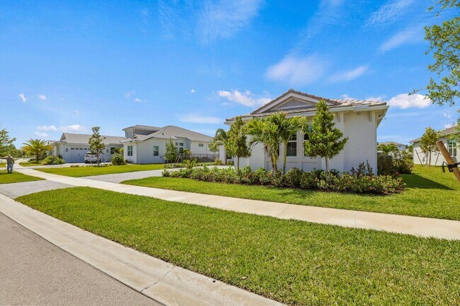 14823 Wildwood Cir in Westlake, FL - Foto de edificio - Building Photo