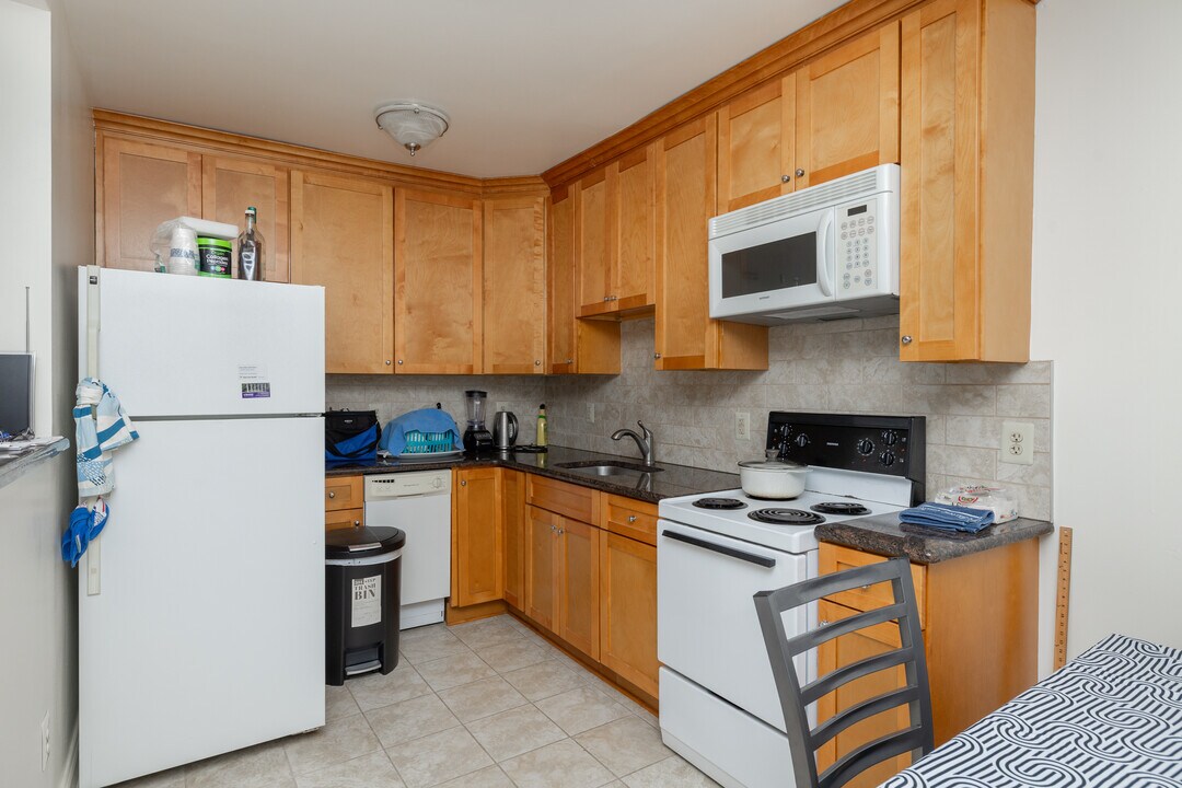 Melrose Court Apartments in Elkins Park, PA - Building Photo