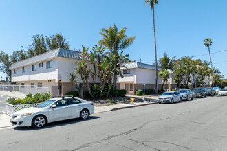 The Meadows Apartments in Goleta, CA - Foto de edificio - Building Photo