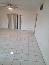 259 S Cypress Rd in Pompano Beach, FL - Foto de edificio - Building Photo