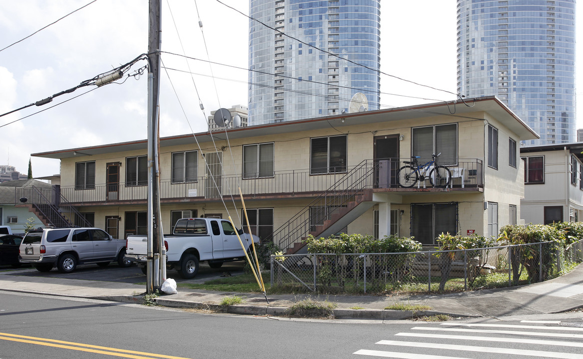 747 Pensacola St in Honolulu, HI - Building Photo