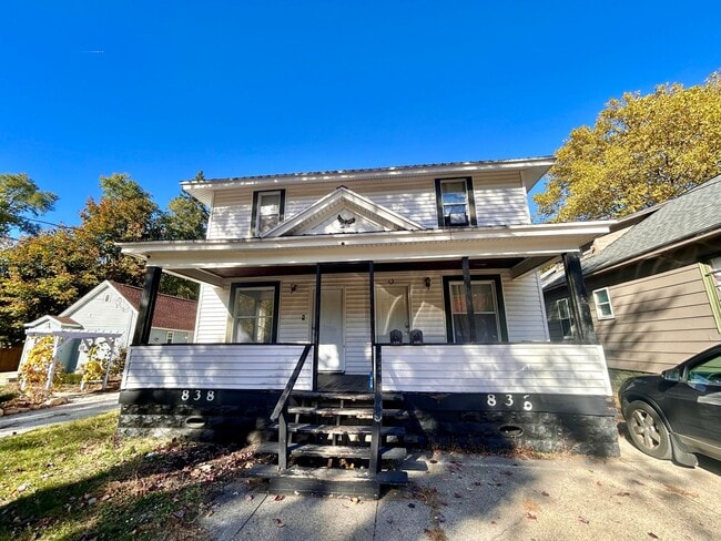 property at 836-838 W Grand Ave