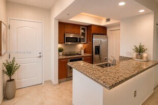 110 Washington Ave, Unit 1512 in Miami Beach, FL - Building Photo