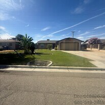 11017 Baron Ave in Bakersfield, CA - Building Photo