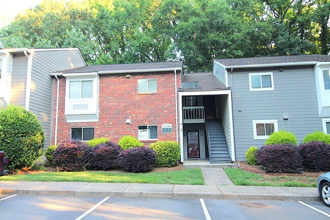 3200 Heathstead Place in Charlotte, NC - Building Photo - Building Photo