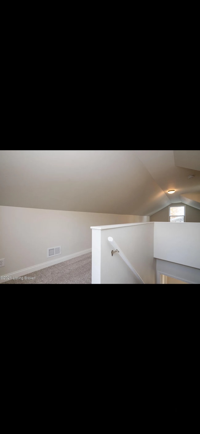 5914 Ashby Ln in Louisville, KY - Building Photo - Building Photo