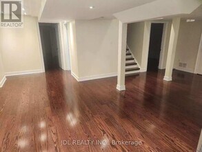 36 Santa Amato Crescent in Vaughan, ON - Building Photo - Building Photo