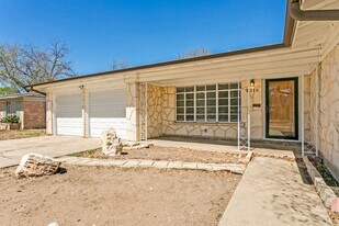 2315 W Summit Ave. in San Antonio, TX - Building Photo