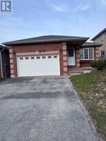 39 Red Oak Dr in Barrie, ON - Building Photo