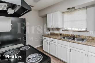 6115 Flagstaff Dr in Dallas, TX - Foto de edificio - Building Photo