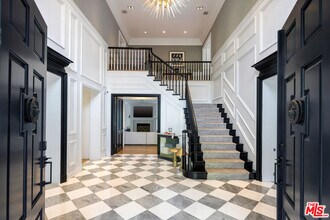 9135 Hazen Dr in Beverly Hills, CA - Building Photo - Building Photo