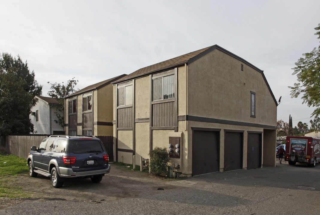 135 S Ash St in Escondido, CA - Building Photo