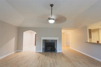 7110 Yardley Dr in Katy, TX - Foto de edificio - Building Photo